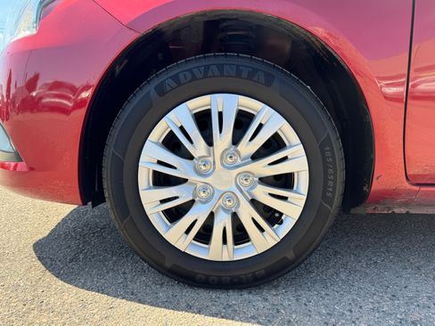 Used 2018 Nissan Versa SV FWD image 13