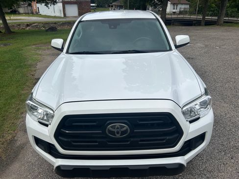 Used 2019 Toyota Tacoma 2WD Access Cab image 3