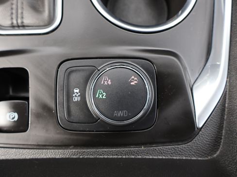 Used 2020 Chevrolet Traverse LT image 23