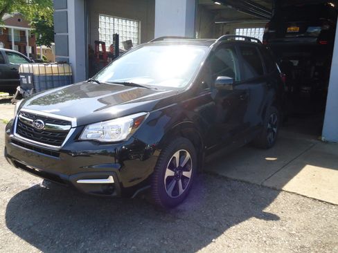Used 2017 Subaru Forester 2.5i Premium AWD/4WD image 3