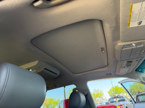 Used 2013 Toyota Sequoia 4WD Platinum image 38