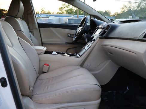 Used 2014 Toyota Venza image 18