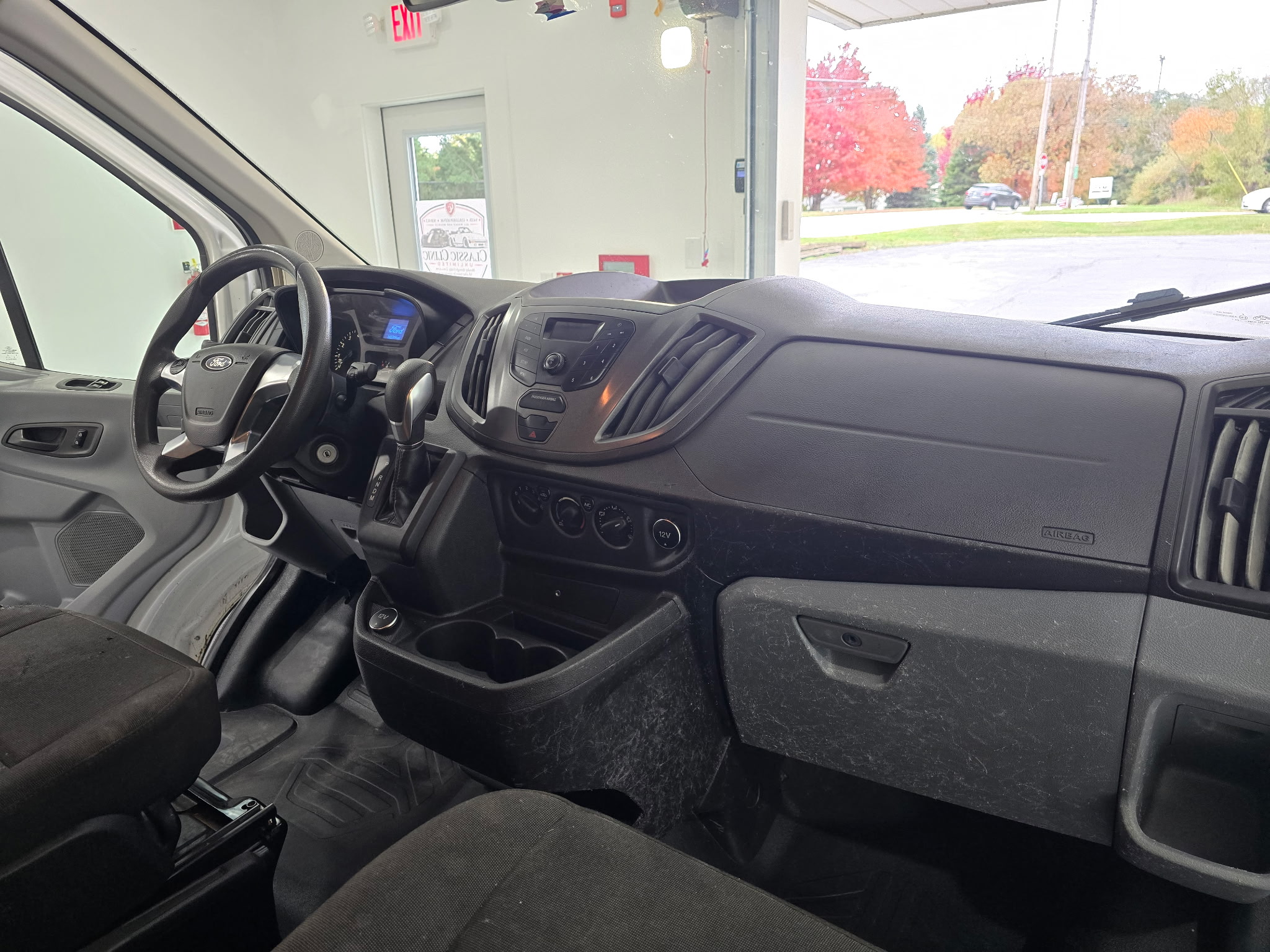 Used 2019 Ford Transit 250 130 Low Roof RWD image 11