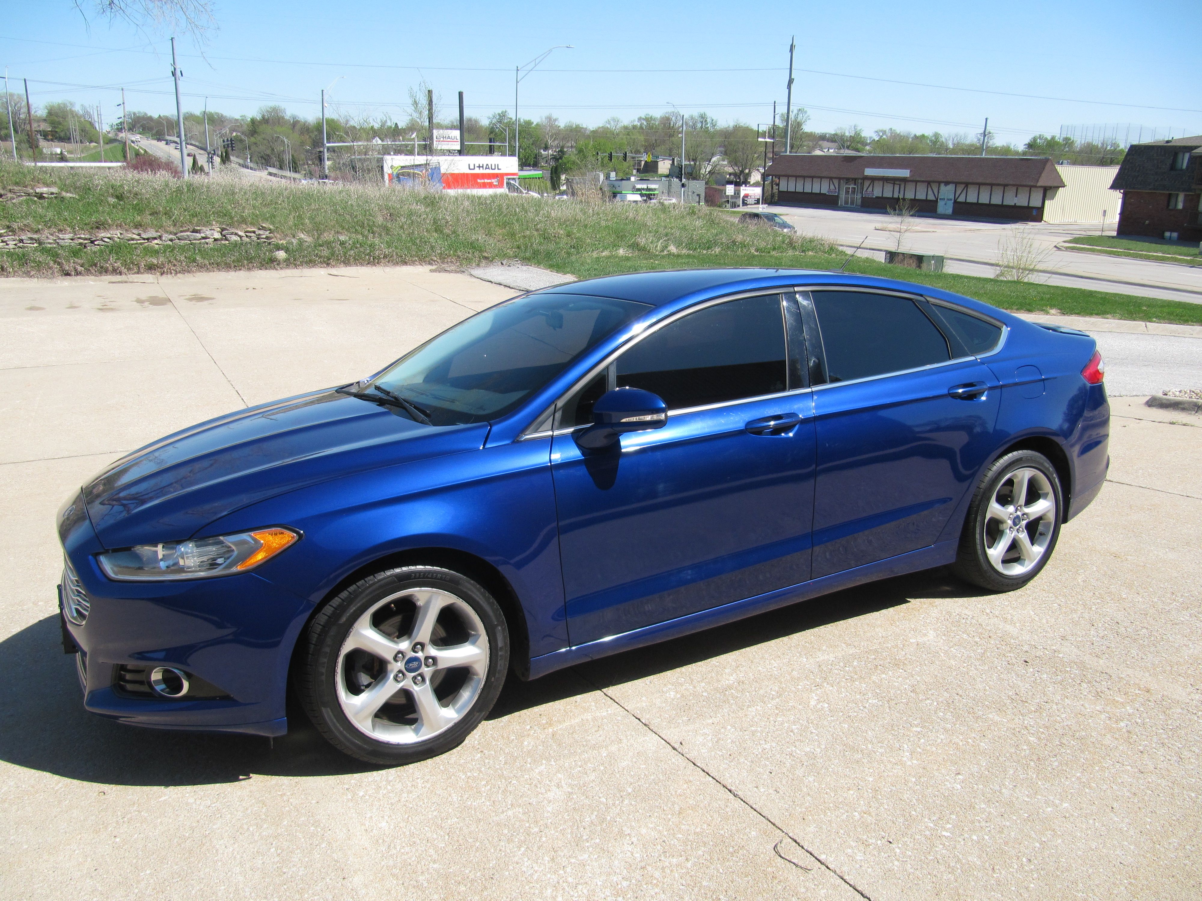 Used 2015 Ford Fusion SE FWD image 10