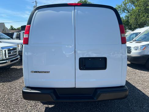 Used 2018 Chevrolet Express 3500 image 4