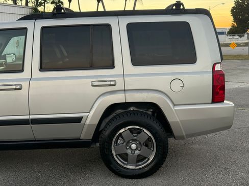 Used 2008 Jeep Commander Sport image 24