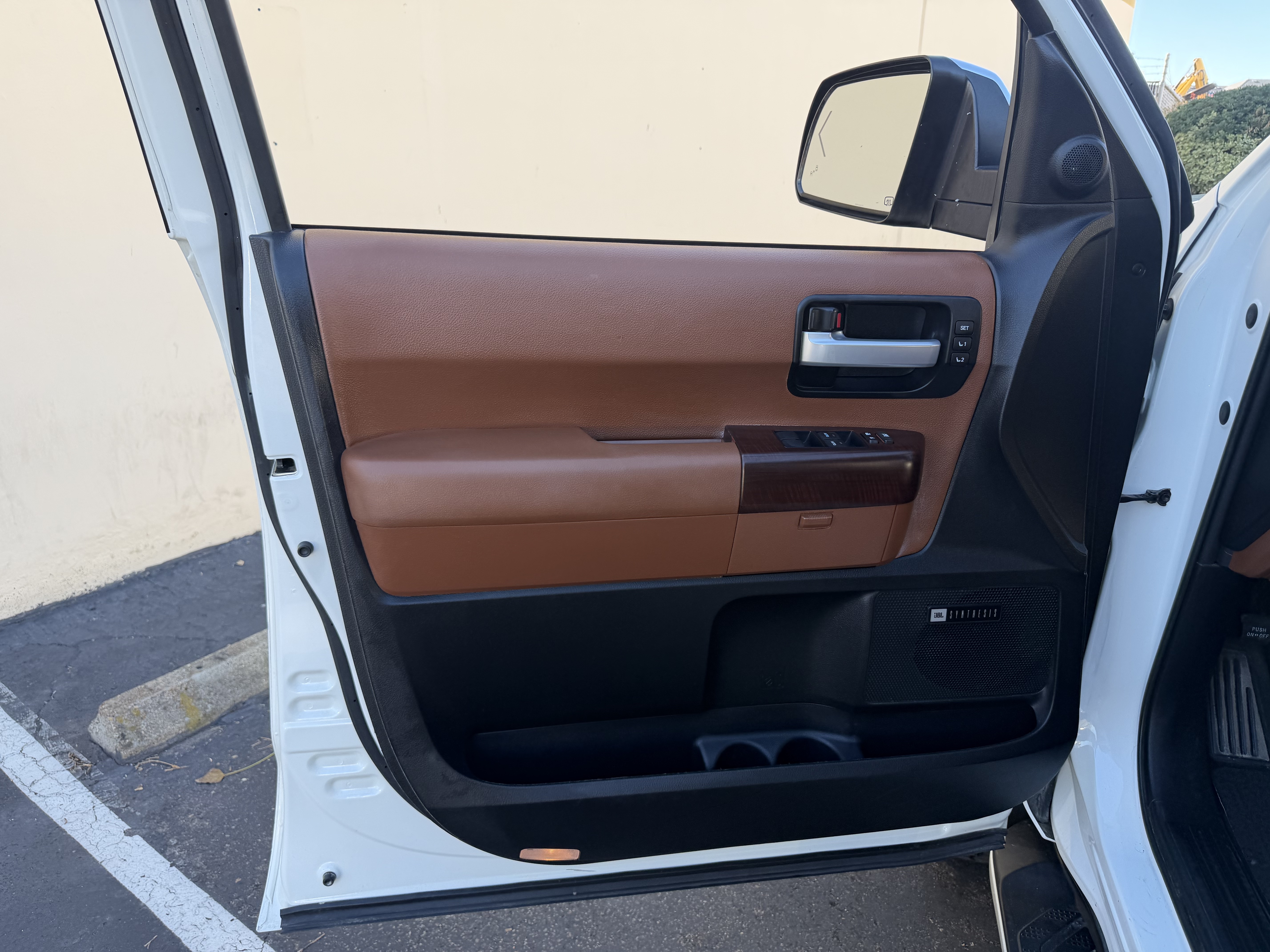 Used 2014 Toyota Sequoia 4WD Platinum image 20