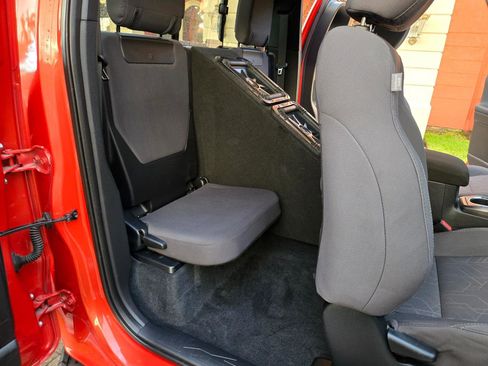 Used 2017 Toyota Tacoma TRD Sport image 16