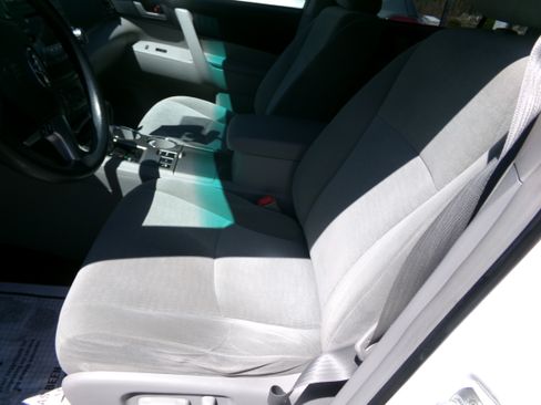 Used 2012 Toyota Highlander 4WD image 10