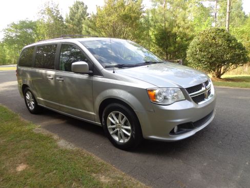 Used 2018 Dodge Grand Caravan SXT FWD image 1