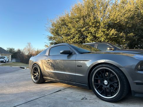 Used 2011 Ford Mustang GT Premium image 33
