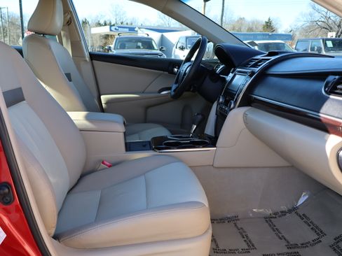 Used 2012 Toyota Camry XLE image 14