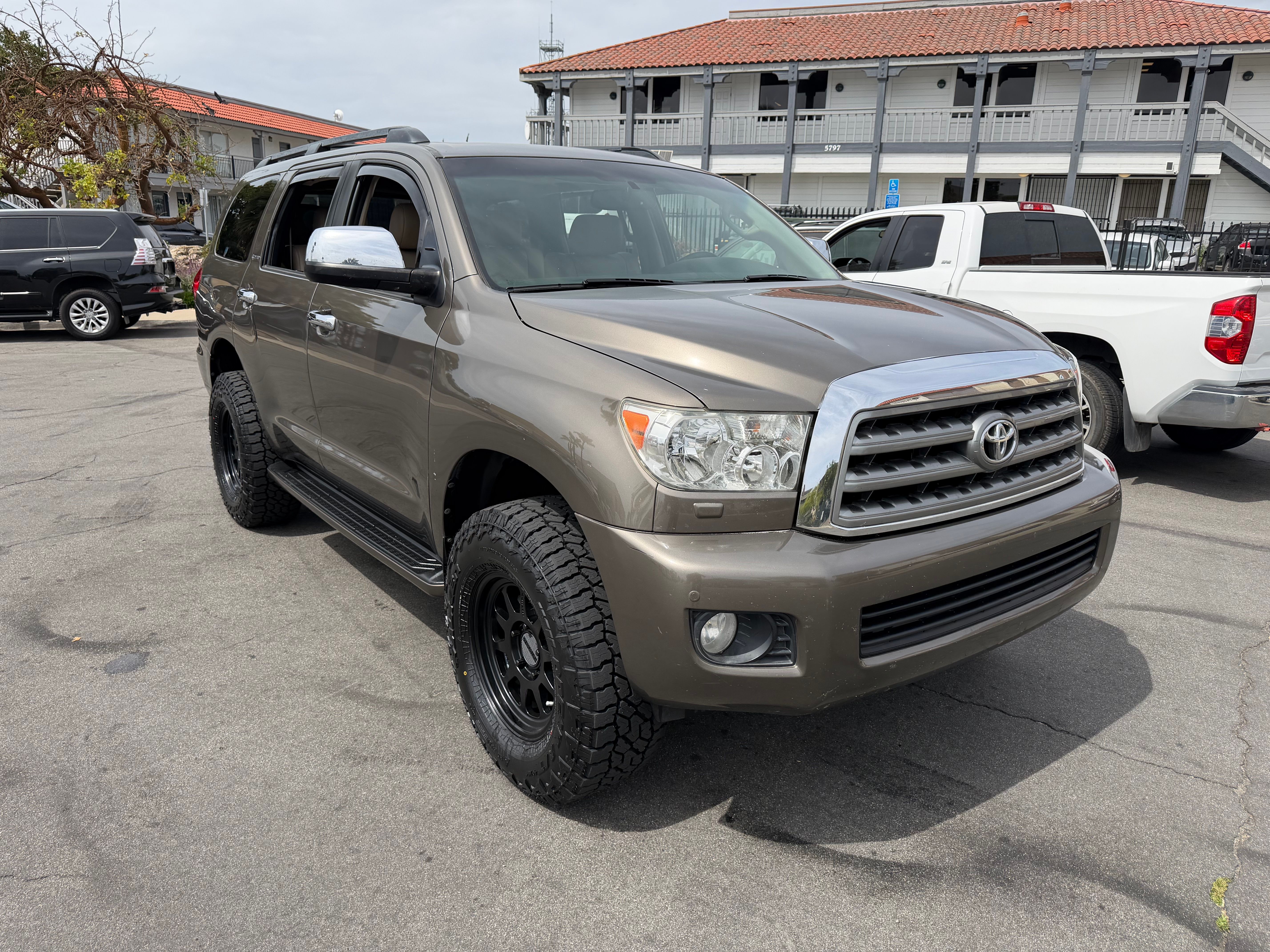 Used 2017 Toyota Sequoia Limited AWD/4WD image 9