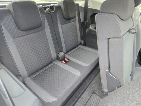 Used 2018 Volkswagen Tiguan S image 26