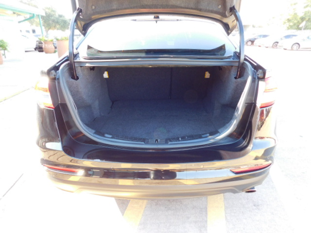 Used 2019 Ford Fusion SE FWD image 8