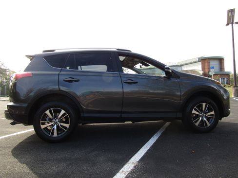 Used 2017 Toyota RAV4 XLE image 6