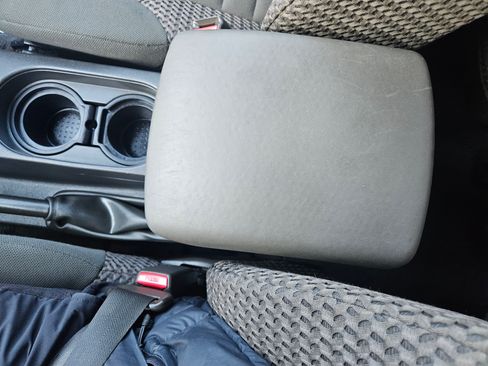 Used 2015 Nissan Frontier SV image 30