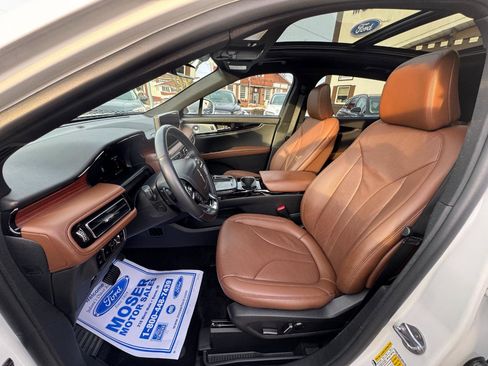 Used 2023 Lincoln Nautilus Reserve image 11