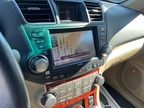 Used 2011 Toyota Highlander 4WD Limited image 12