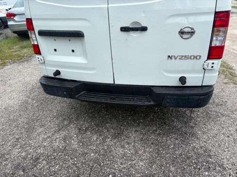 Used 2017 Nissan NV 2500 RWD image 12