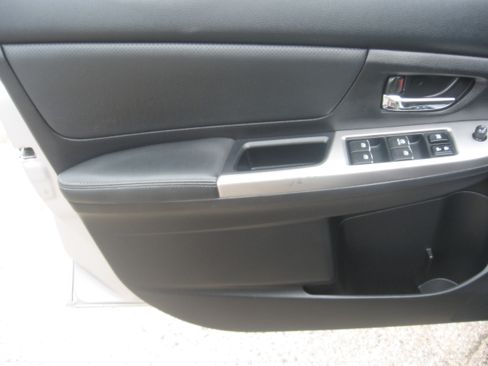 Used 2015 Subaru XV Crosstrek 2.0i Limited image 11