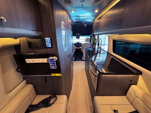 Used 2025 Mercedes-Benz Sprinter 3500 image 27