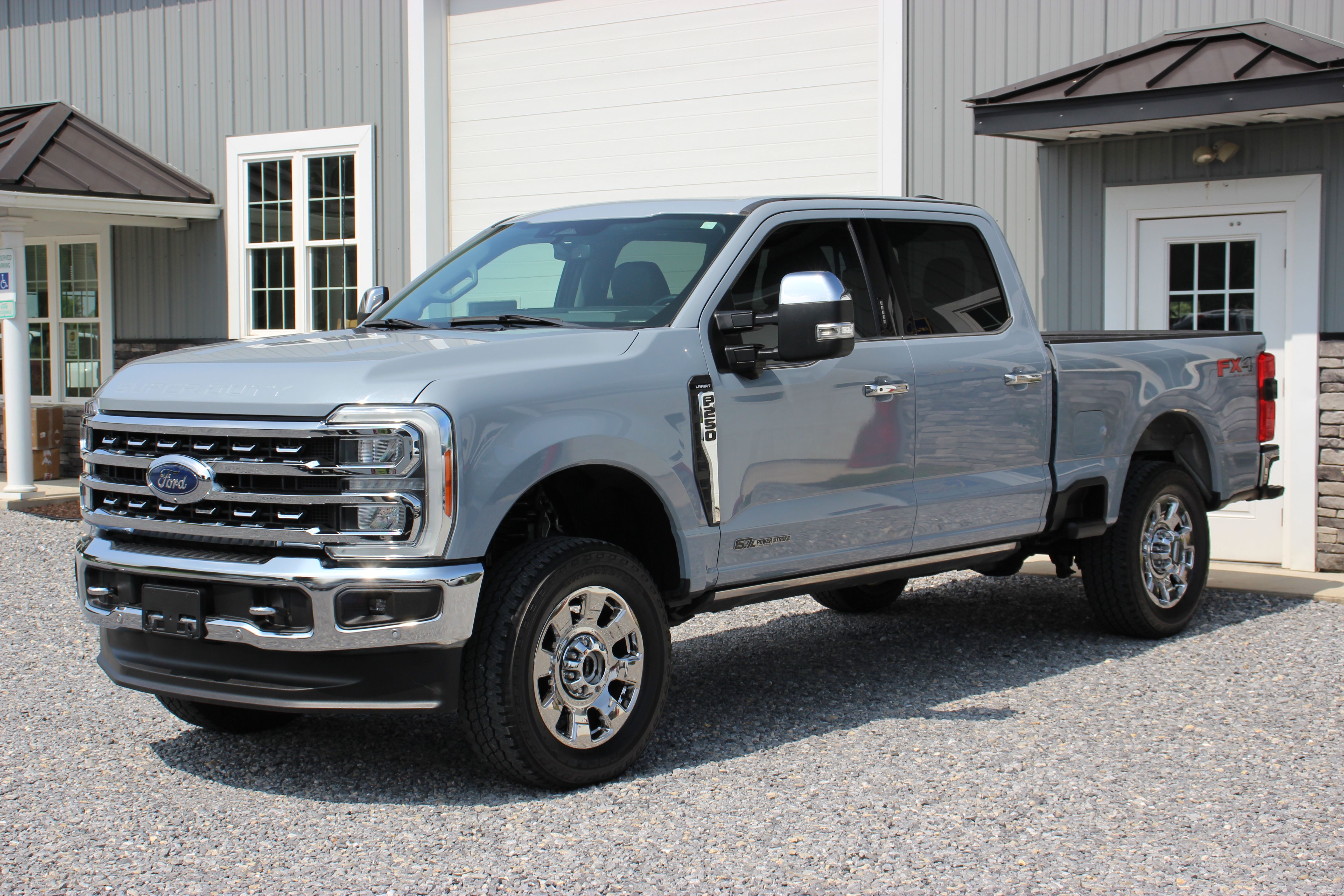 Used 2024 Ford F250 4x4 Crew Cab Super Duty image 3