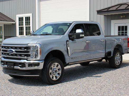 Used 2024 Ford F250 4x4 Crew Cab Super Duty image 3