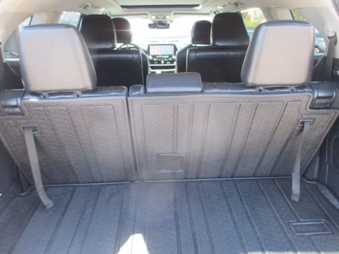 Used 2021 Toyota Highlander AWD Platinum V6 image 16