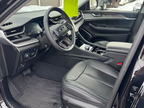 Used 2023 Jeep Grand Cherokee 30th Anniversary image 6