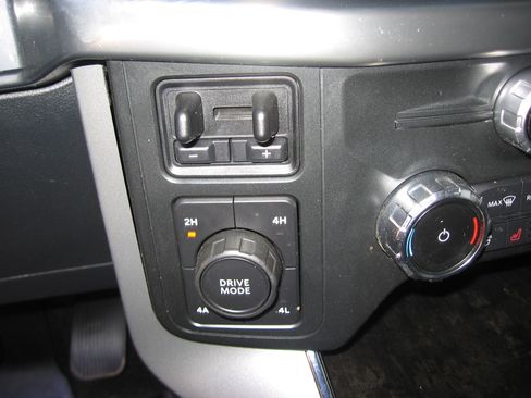 Used 2022 Ford F150 4x4 SuperCrew Lariat image 9
