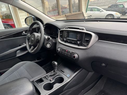 Used 2016 Kia Sorento LX image 17
