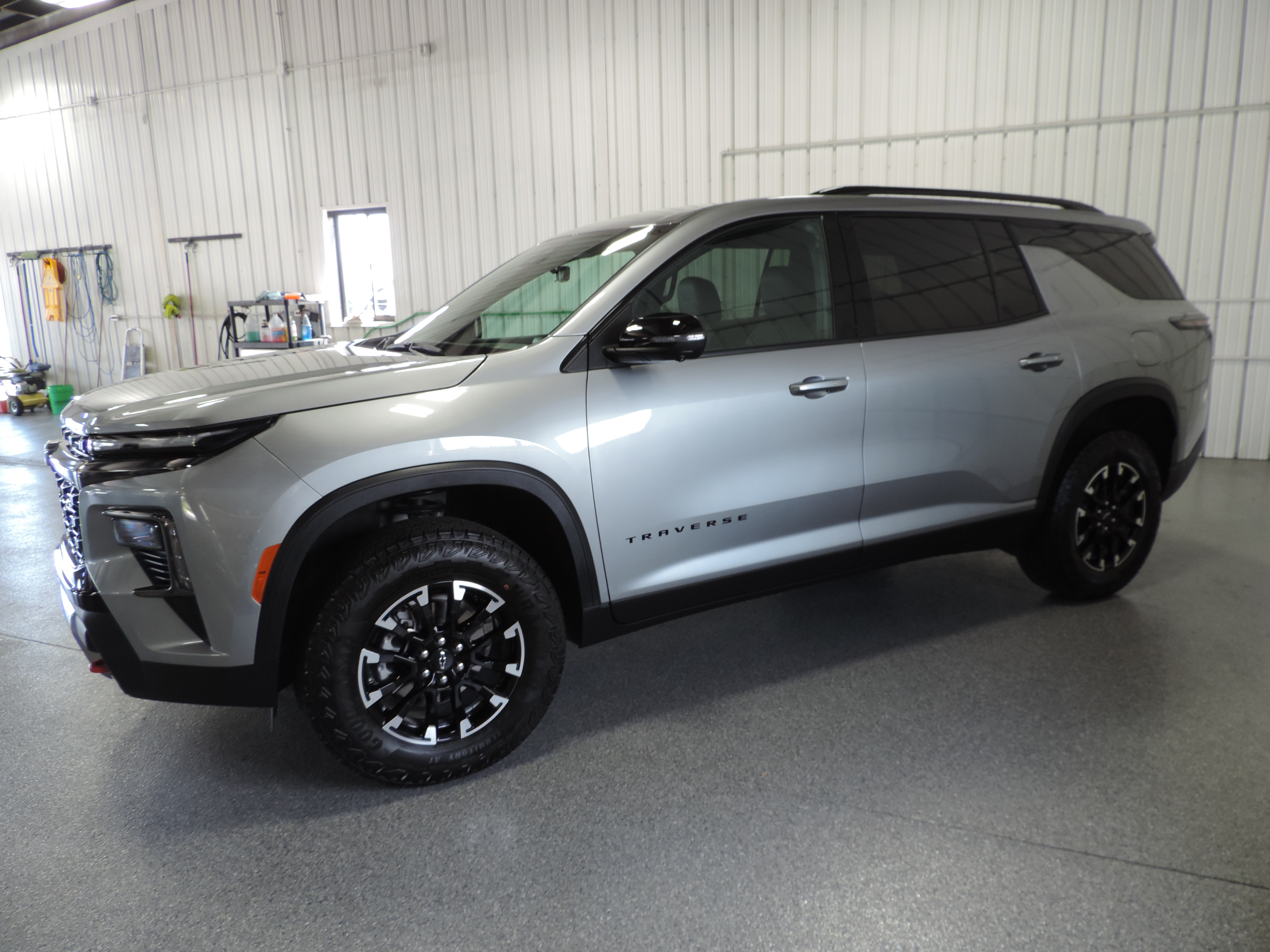 Used 2026 Chevrolet Traverse AWD Z71 image 3