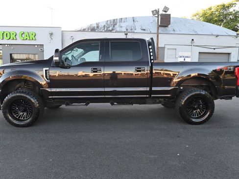 Used 2018 Ford F350 Lariat image 2