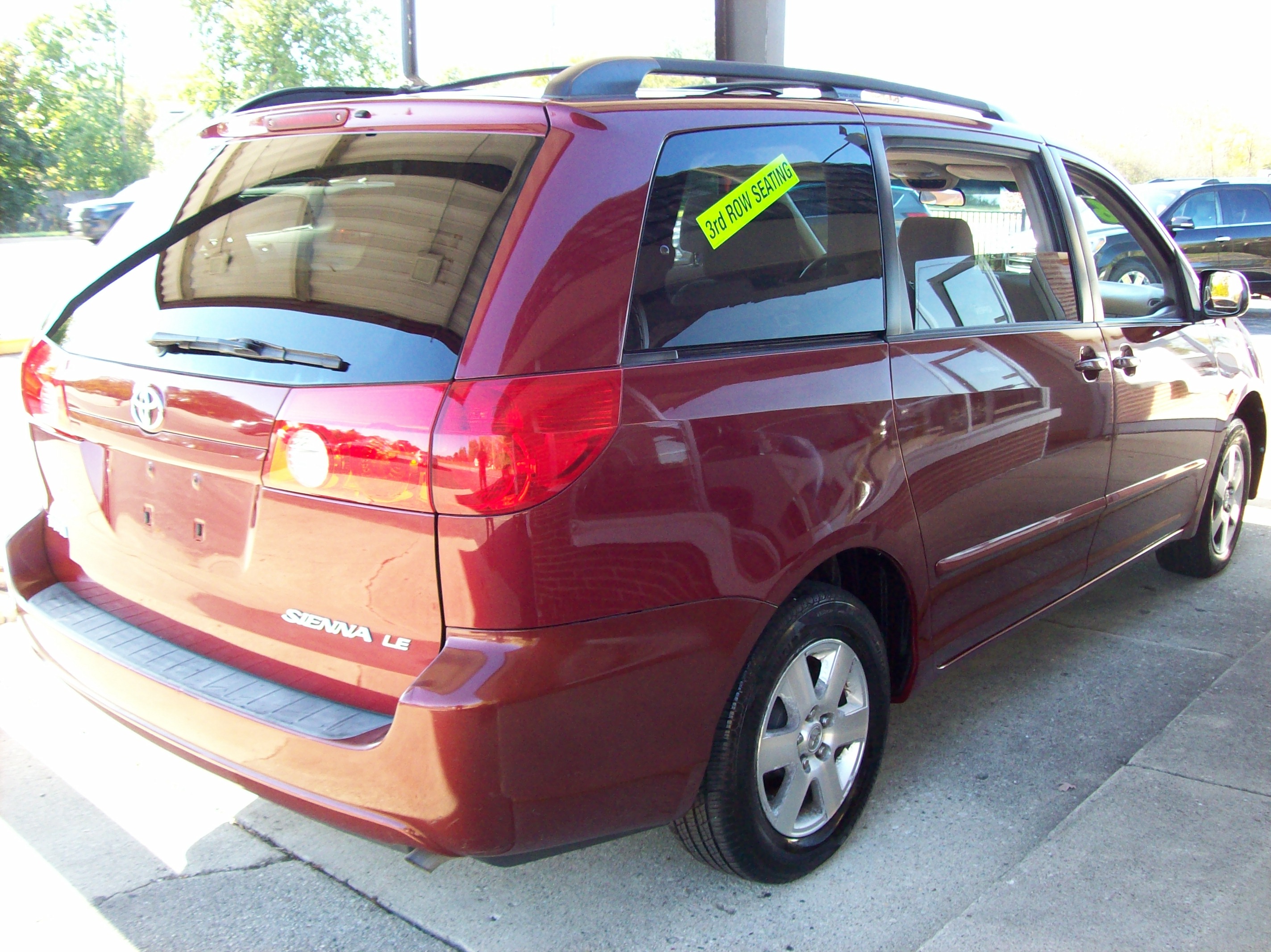 Used 2006 Toyota Sienna LE Minivan 4D FWD image 4