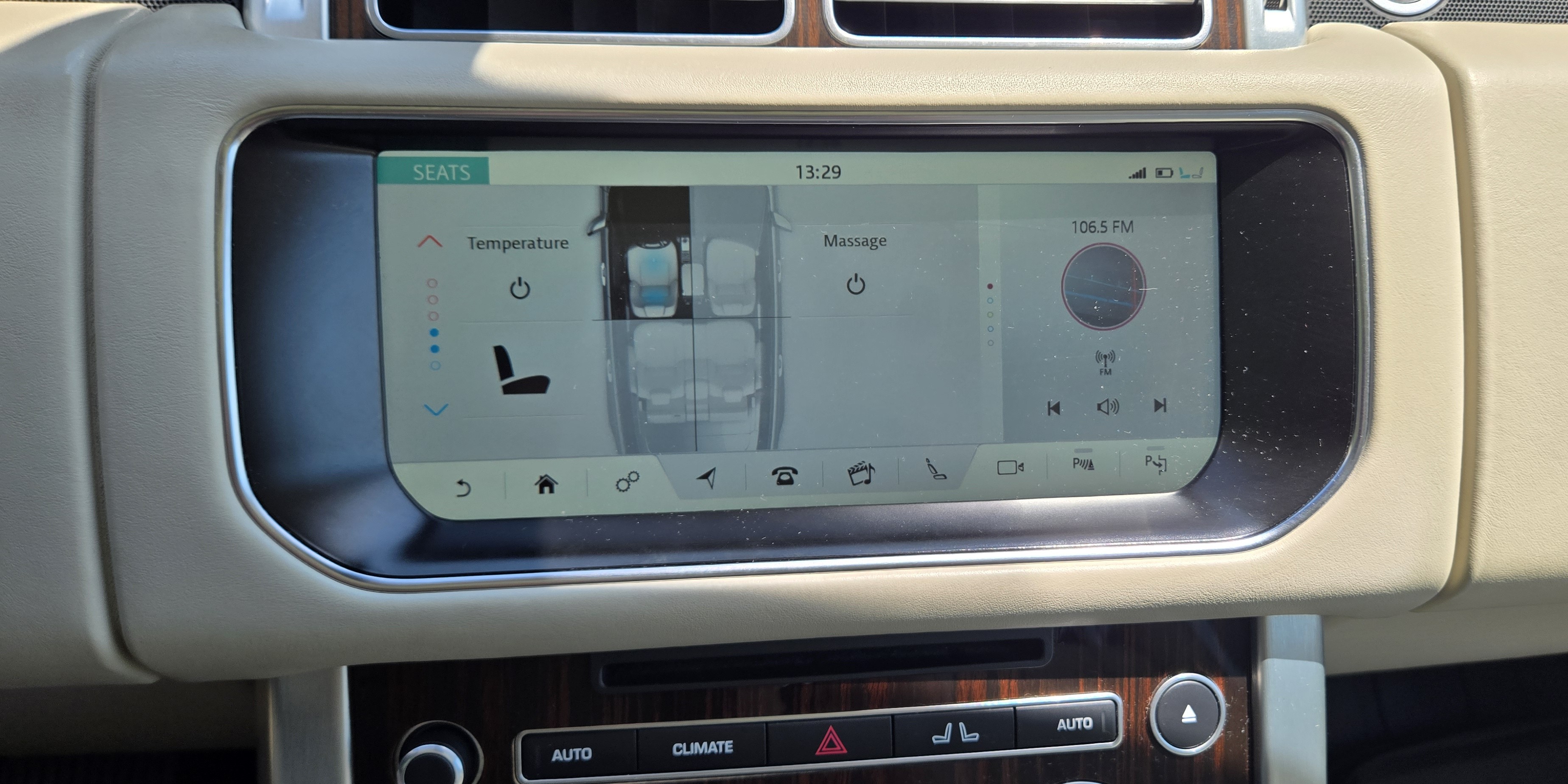 Used 2017 Land Rover Range Rover HSE AWD/4WD image 13