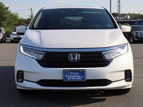 Used 2023 Honda Odyssey Touring image 3