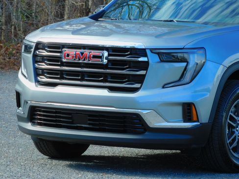 Used 2025 GMC Acadia Elevation image 8