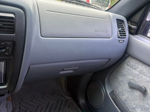 Used 2000 Toyota Tacoma 4x4 Regular Cab image 11