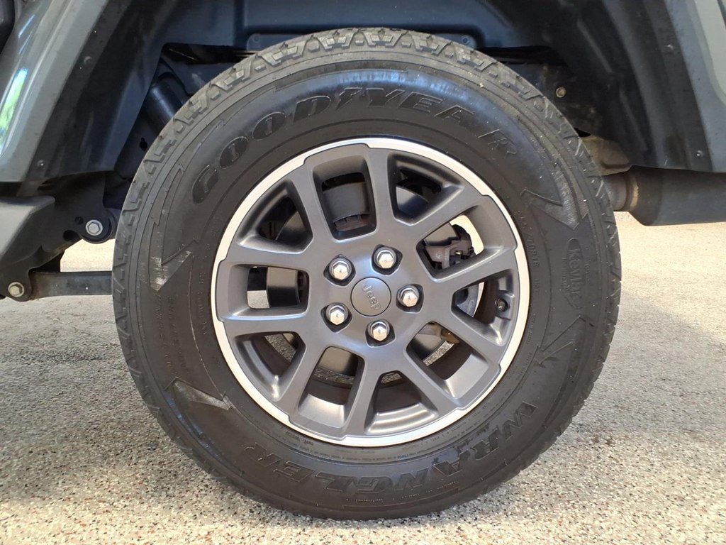 Used 2020 Jeep Gladiator Overland AWD/4WD image 7