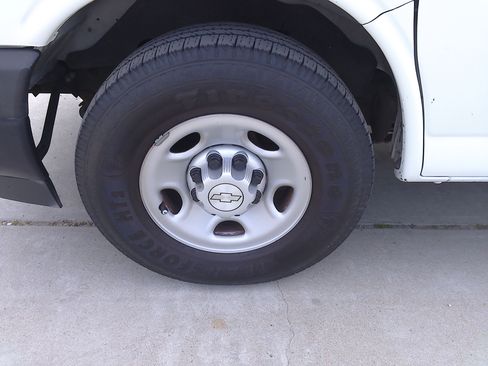 Used 2019 Chevrolet Express 2500 image 25