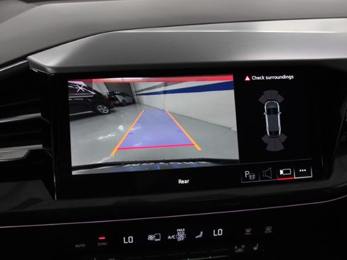 Used 2024 Audi Q4 e-tron Premium Plus image 27