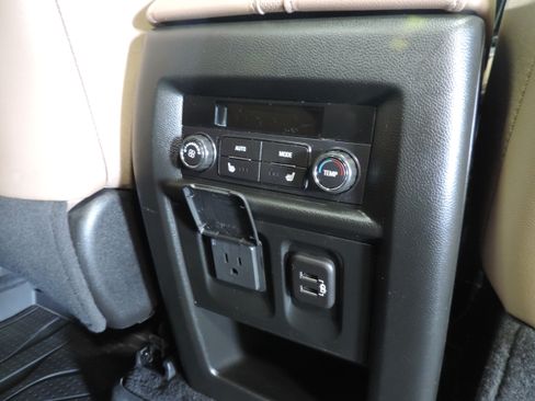 Used 2023 Chevrolet Traverse Premier image 27