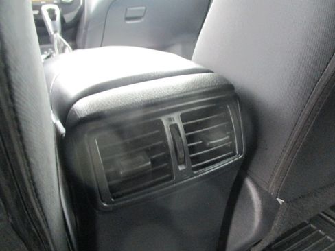 Used 2020 Nissan Rogue FWD SV 2.5L 4-Cyl SUV image 25