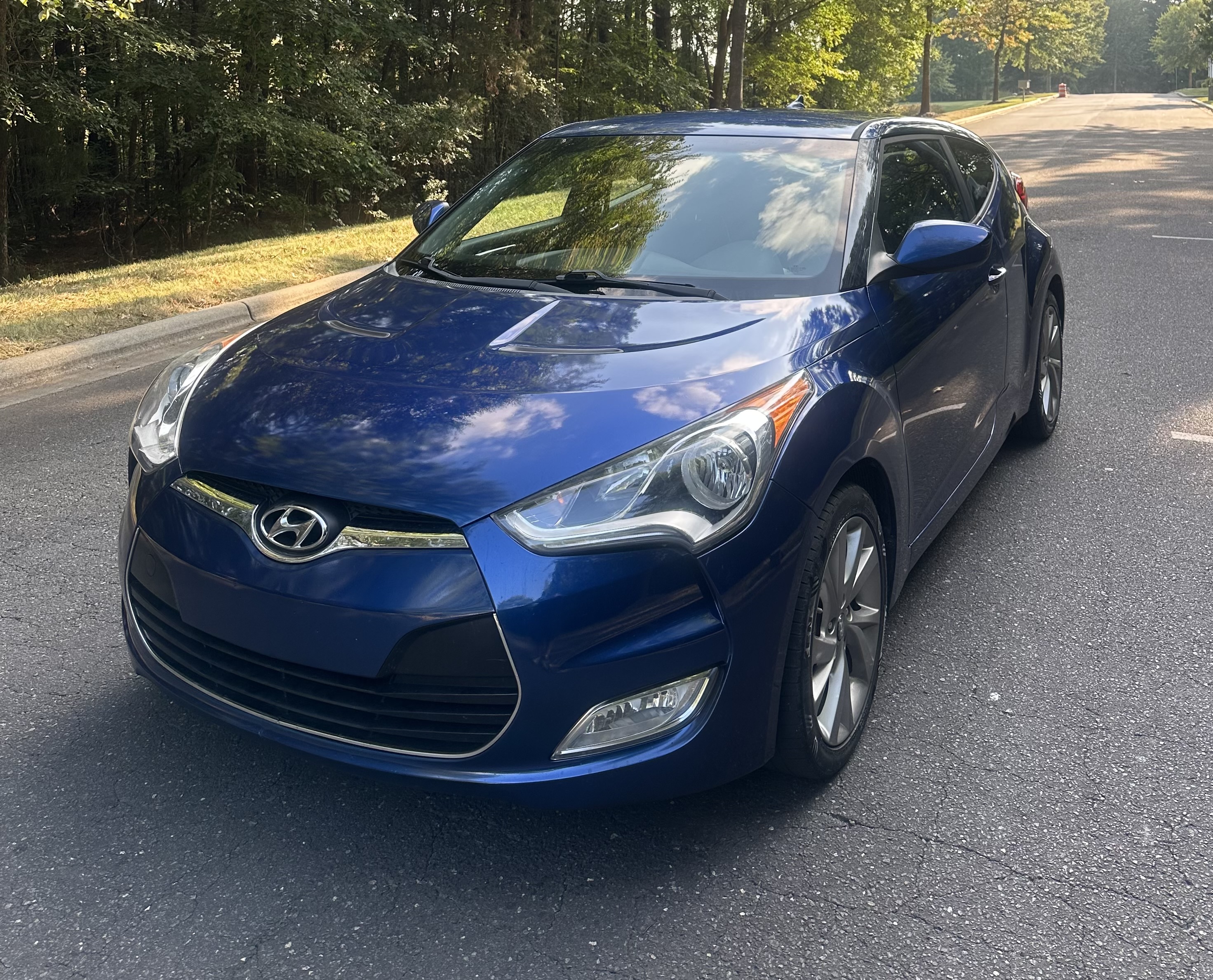 Used 2017 Hyundai Veloster FWD image 5