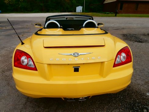 Used 2005 Chrysler Crossfire Limited image 6
