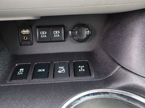 Used 2017 Toyota Highlander XLE image 30