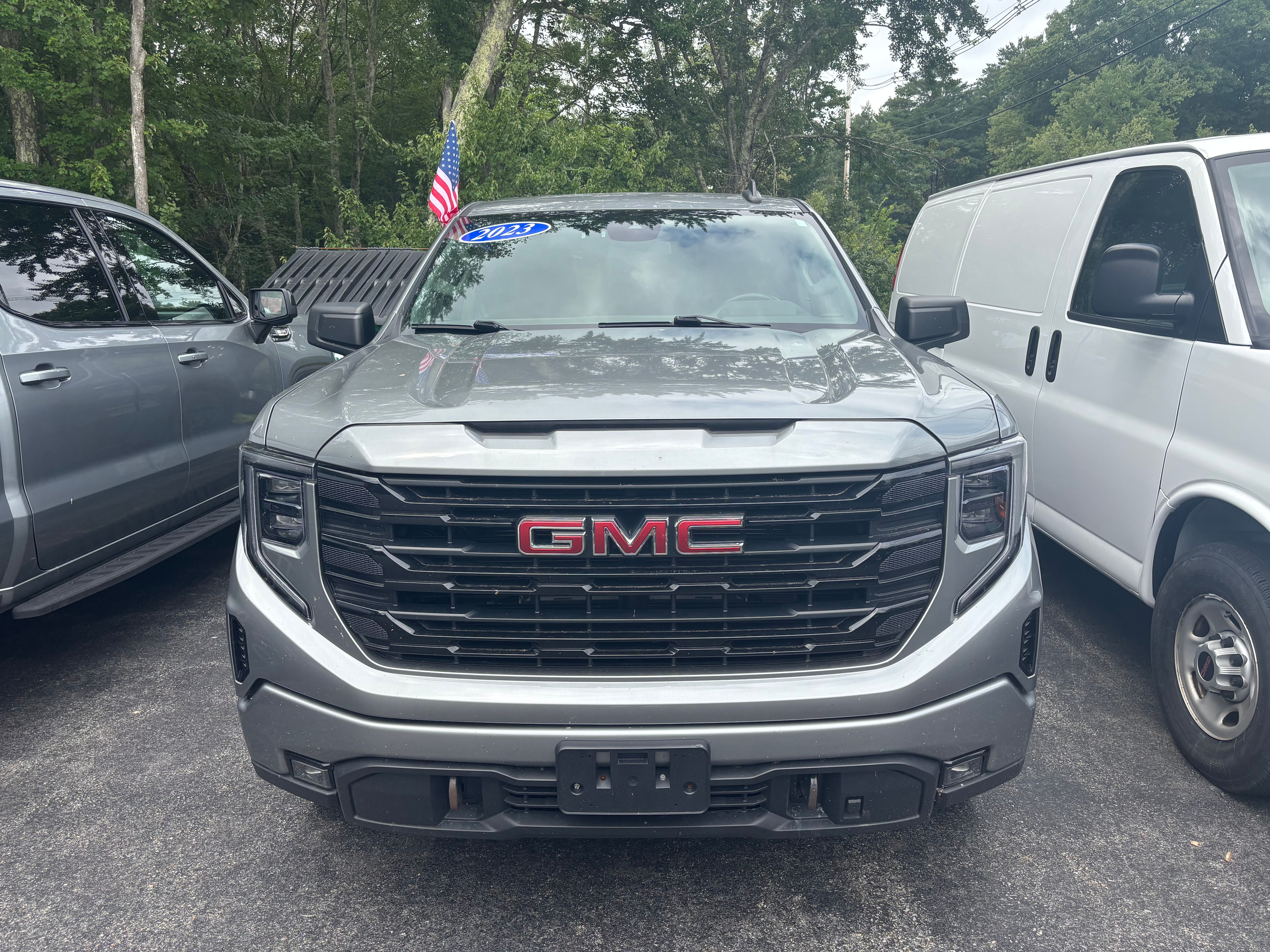 Used 2023 GMC Sierra 1500 4x4 Crew Cab Elevation image 1