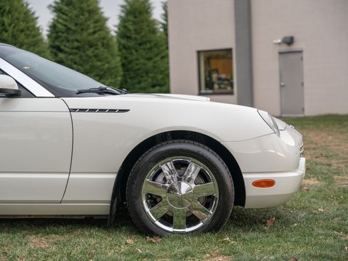 Used 2003 Ford Thunderbird image 21