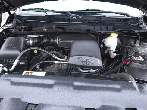 Used 2018 RAM 1500 ST image 10